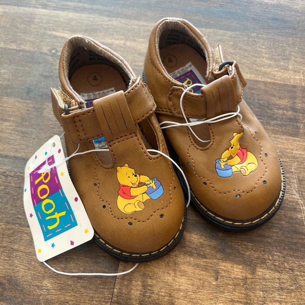 Vintage 90s Winnie The POOH Mary Jane Sandals toddler Shoes Size 4 Disney Y2K